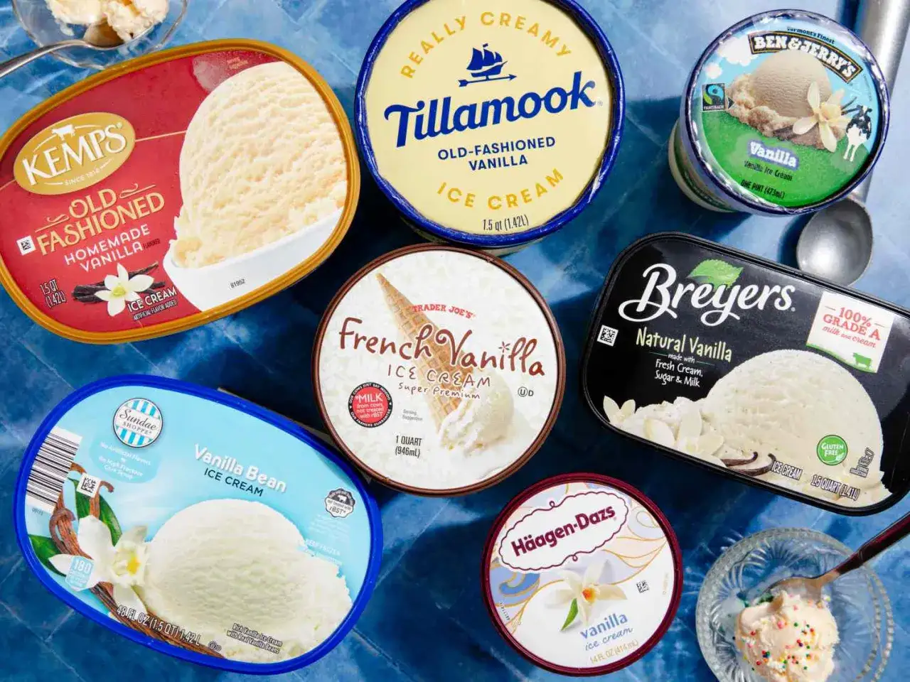 Verschiedene Eiscreme-Sorten, darunter Vanille und French Vanilla, warten darauf, als s&uuml;&szlig;er Genuss zu Eis und Zucker verarbeitet zu werden.