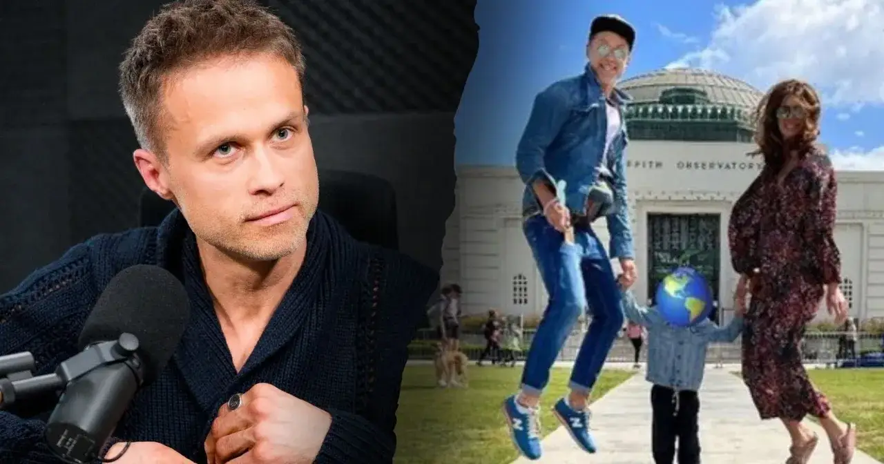 Maciej Zakościelny z rodziną, w tym z dziećmi, na tle obserwatorium.