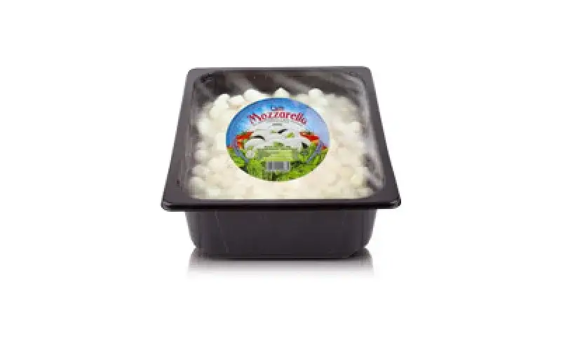 Mozzarella w bloku i kulki w zalewie