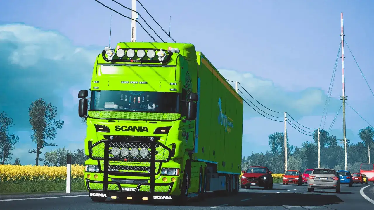 Jaskrawozielona Scania z naczepą, jedna z wielu niesamowitych mody do ets2, jedzie autostradą wśród innych pojazdów.