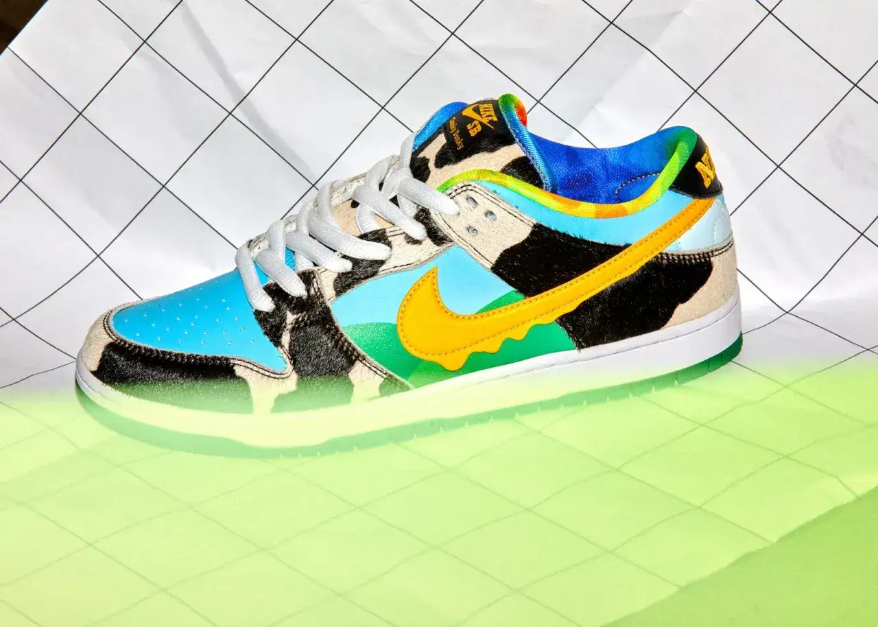 Bunter Nike Sneaker im Kuhfell-Design, inspiriert vom 