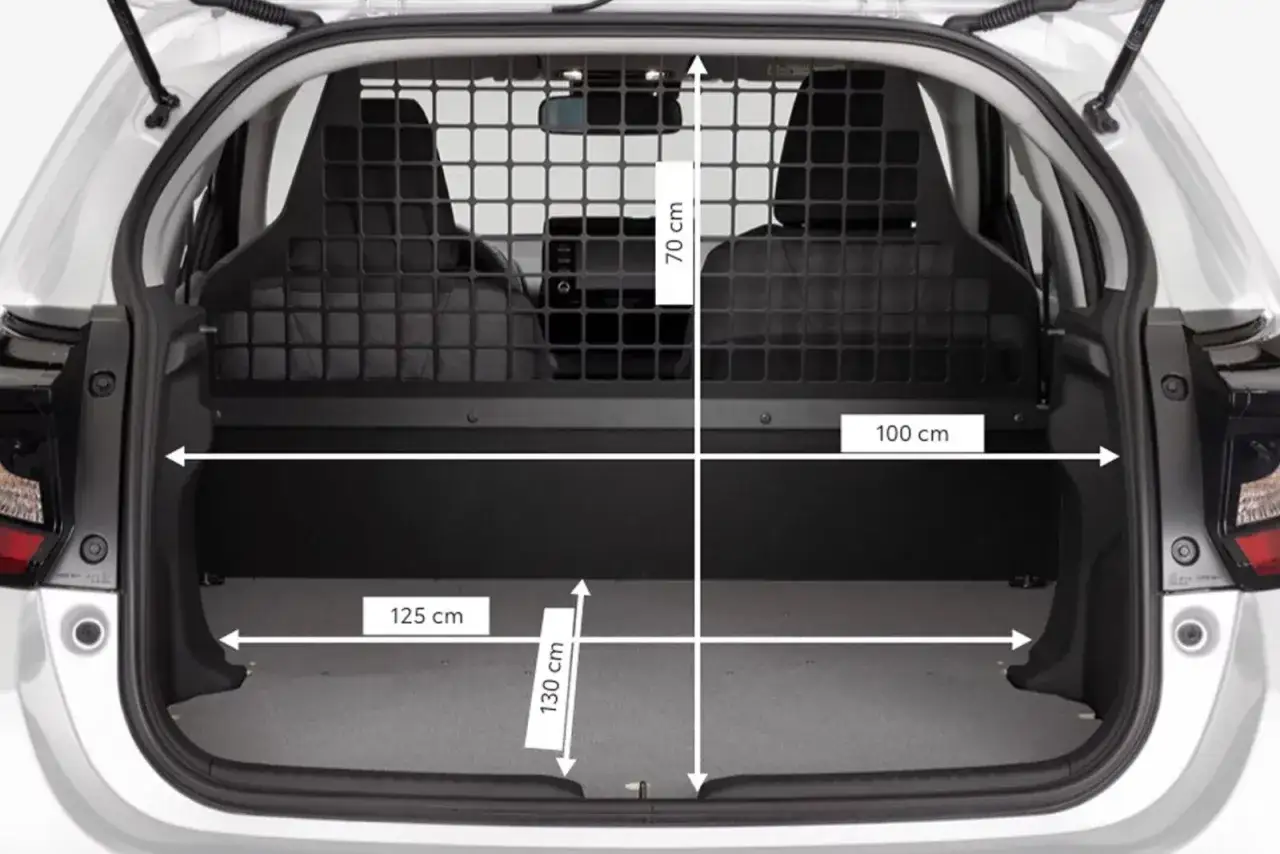 Wymiary bagażnika Toyoty Yaris: 125 cm szerokości, 130 cm głębokości, 70 cm wysokości do kratki.