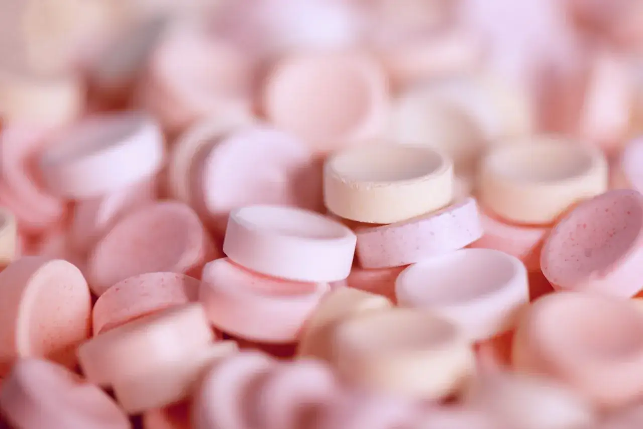Pastelowe tabletki, przypominające cukierki. Czy to Xanax? Co to jest?