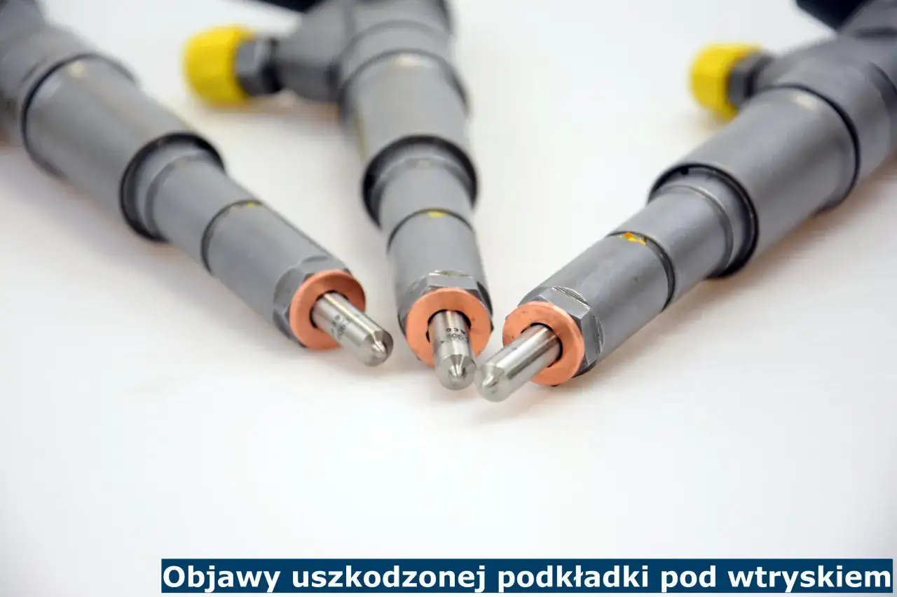 Trzy wtryskiwacze diesla z miedzianymi podkładkami. Nieszczelna podkładka pod wtryskiem objawy mogą prowadzić do problemów z silnikiem.