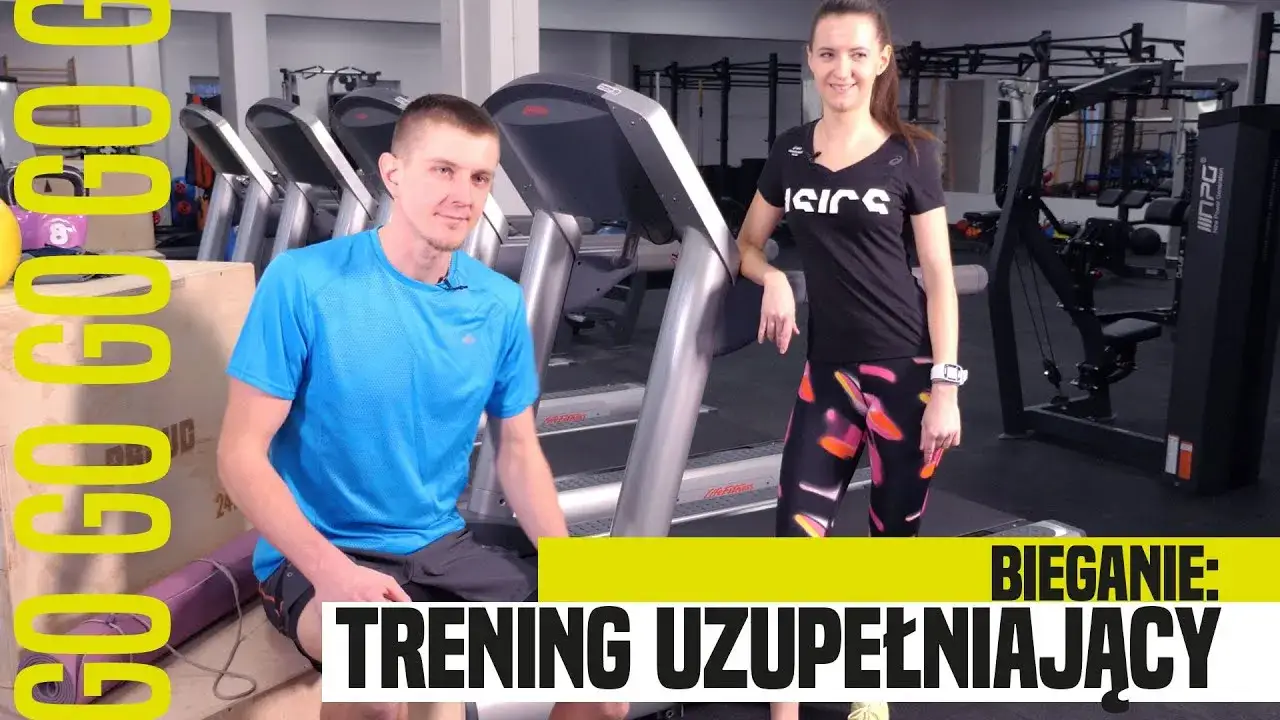 biegacz na siłowni, trening uzupełniający dla biegaczy