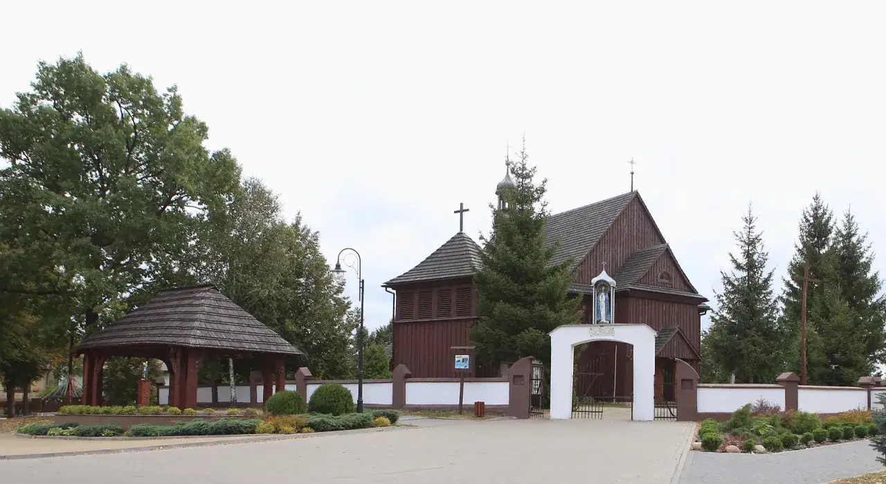 Drewniany kościół i altana w Jeruzalu. Warto zobaczyć te atrakcje.