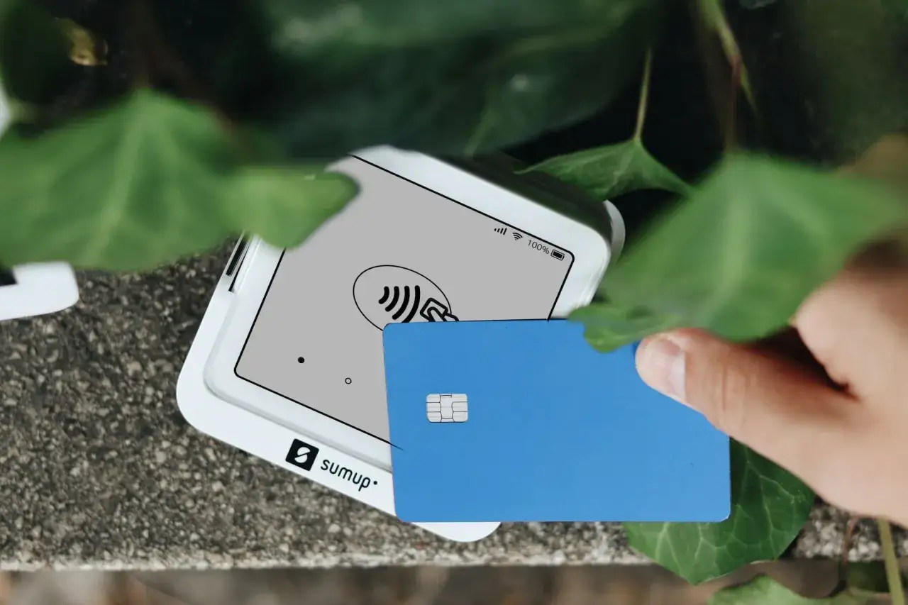 Pagamento contactless con carta blu su terminale SumUp. Un bonifico extra SEPA &egrave; facile e veloce.