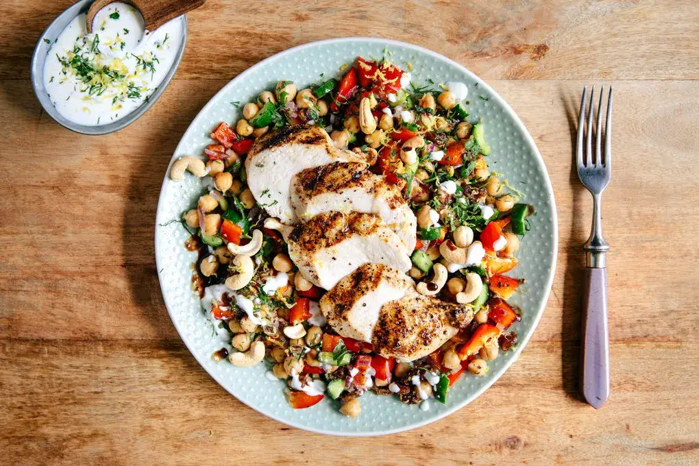 Salat mit H&auml;hnchenbrust und Kichererbsen