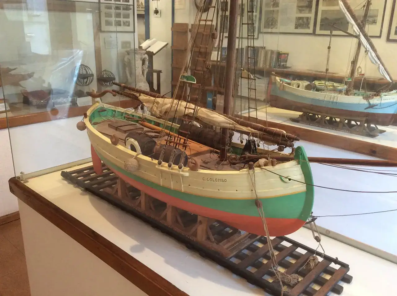 Modelli di navi nel museo del mare Ischia. La