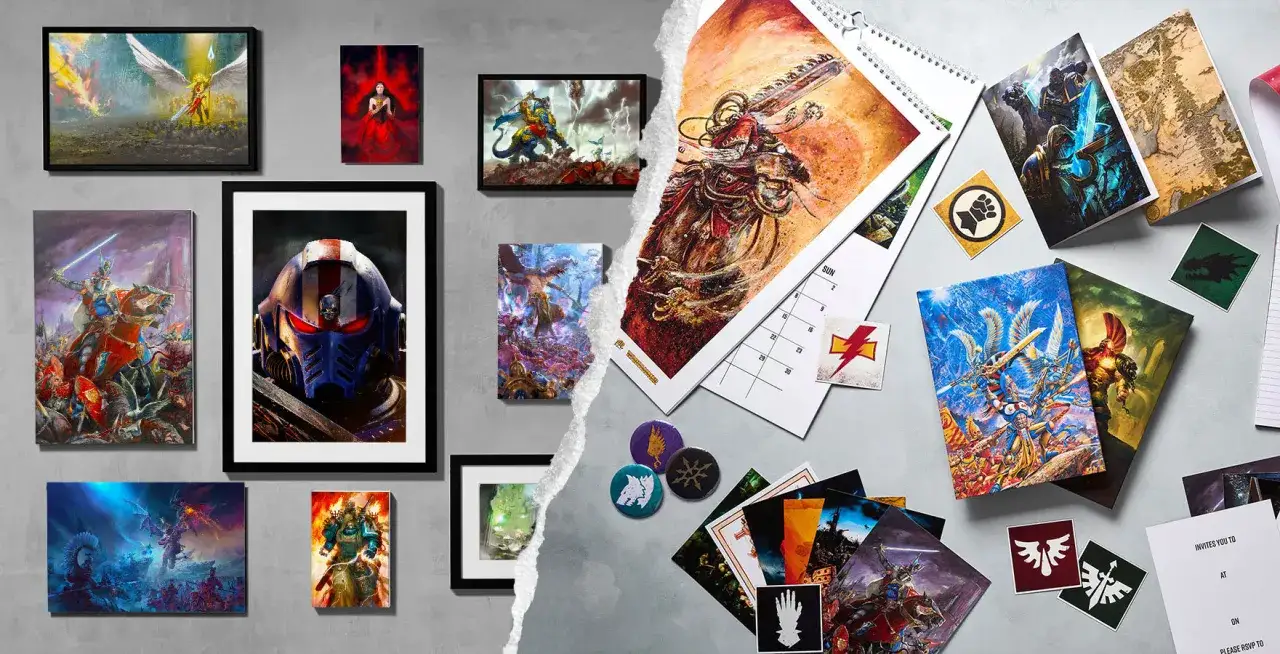 Kolekcja grafik i gadżet&oacute;w z uniwersum Warhammer 40k games: kalendarz, plakaty, przypinki i notatniki z motywami kosmicznych marines i demon&oacute;w.