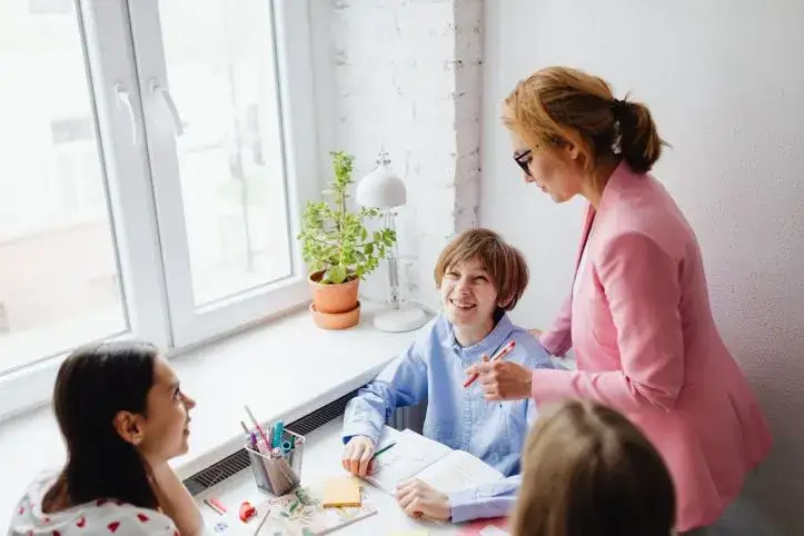 pedagog szkolny rozmowa z uczniem gabinet