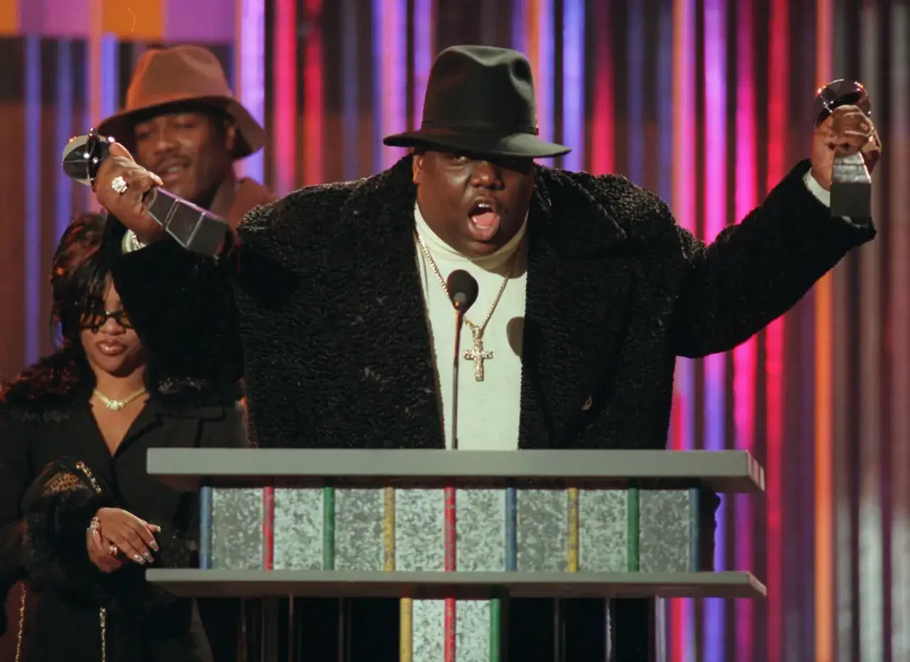 The Notorious B.I.G. z nagrodą, tuż przed tym, jak zginął.