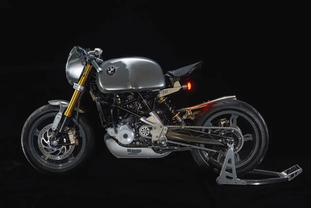 Zmodyfikowany motocykl BMW G 310 R w stylu cafe racer. Dane techniczne tego customa są imponujące, a jego wygląd zapiera dech w piersiach.