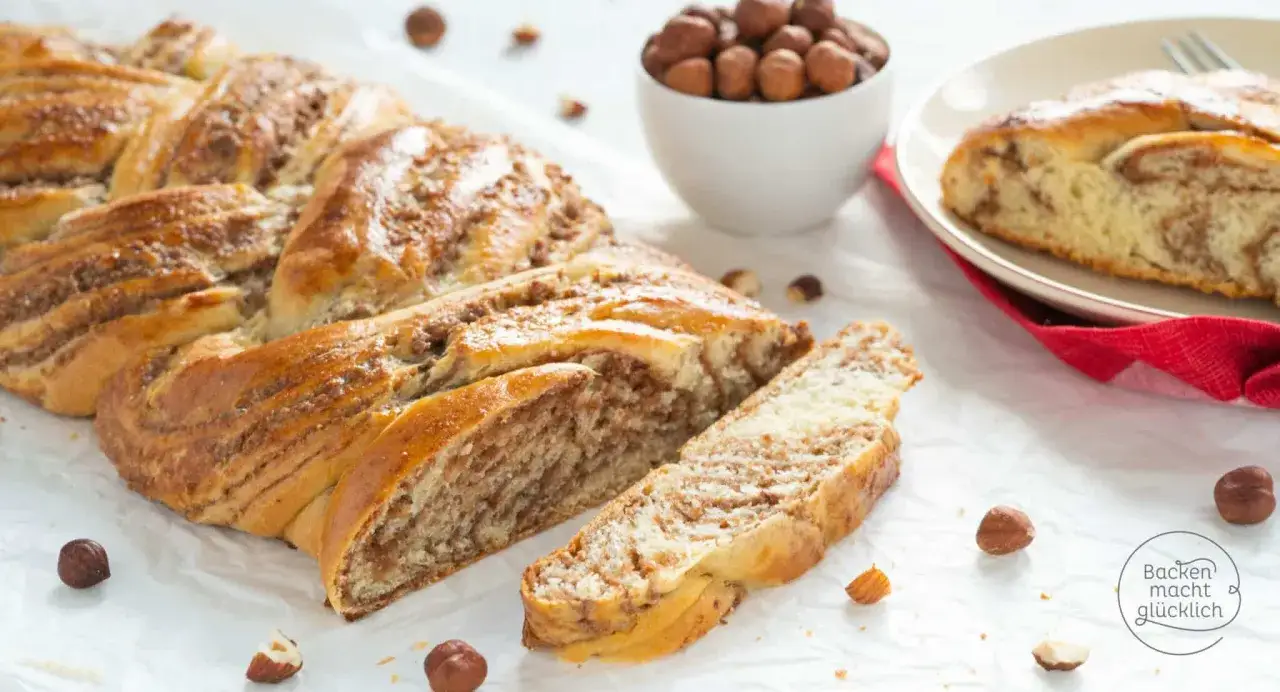 Ein saftiger nusszopf, goldbraun gebacken, mit einer k&ouml;stlichen Nussf&uuml;llung. Ein Genuss f&uuml;r alle Sinne.