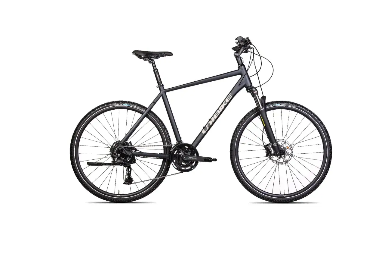 Czarny rower Unibike Viper z tarczowymi hamulcami i amortyzowanym widelcem, gotowy na każdą trasę.