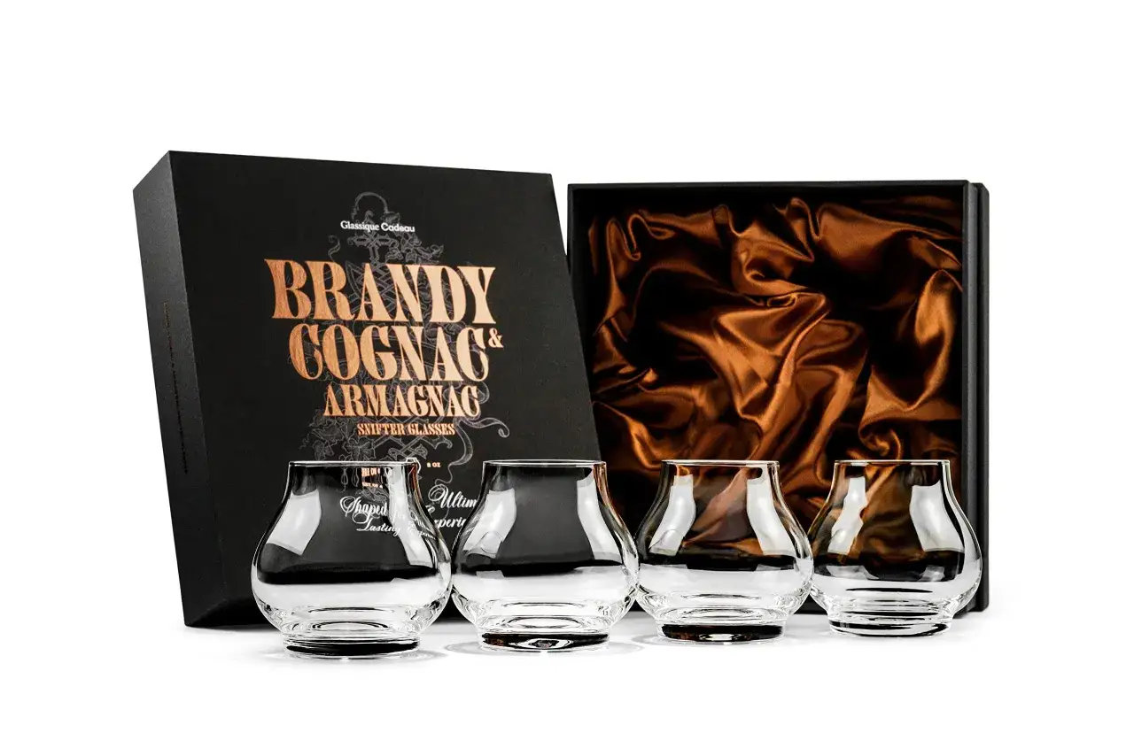 Ein Set eleganter Gläser für Brandy, Cognac und Armagnac. Die Gläser sind so geformt, dass sie das Aroma optimal entfalten.