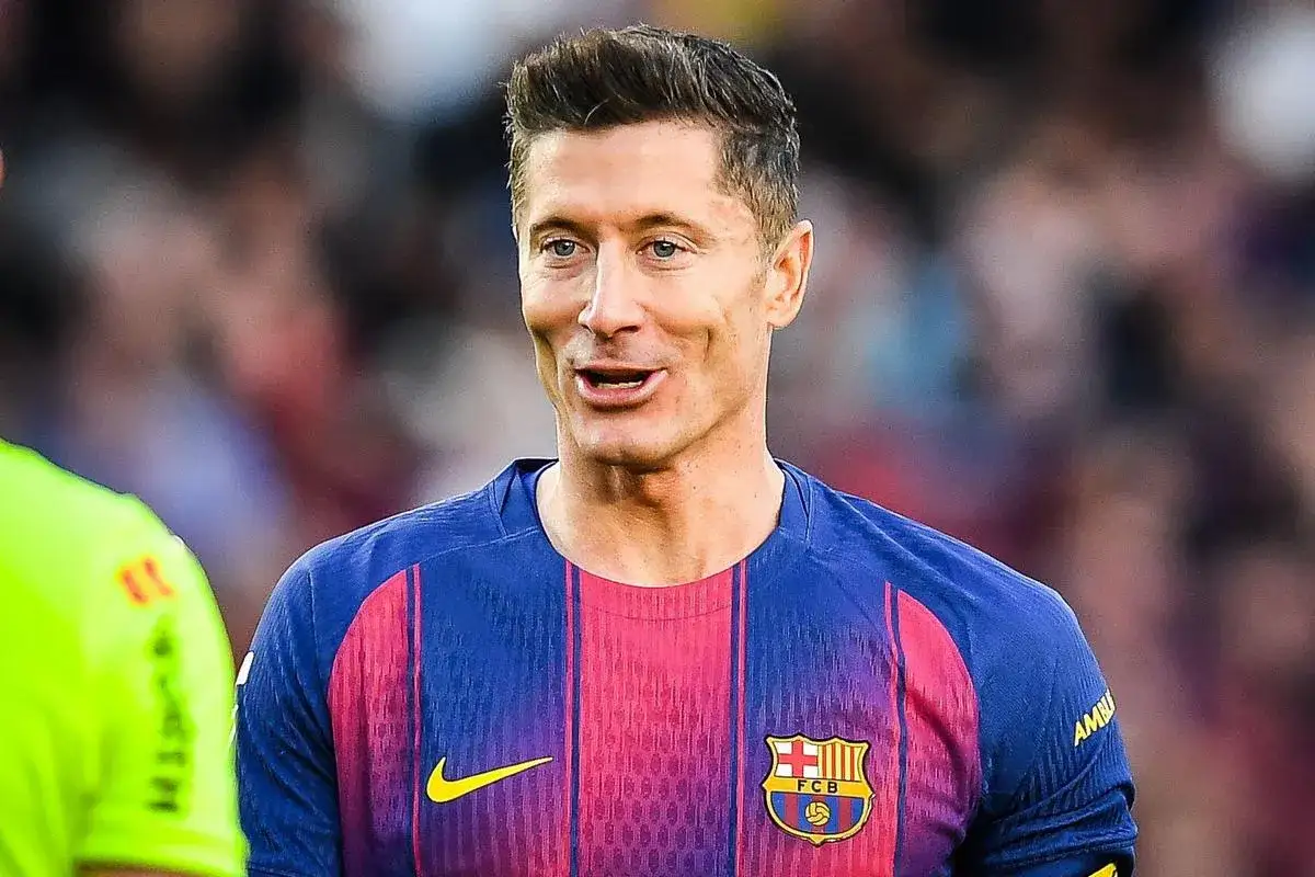 Robert Lewandowski, jeden z najlepszych strzelców Barcelony, w klubowej koszulce.