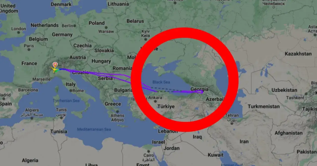 Mapa lotnicza z Europy do Gruzji. Czerwony okrąg zaznacza cel podróży.