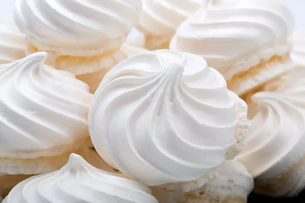 Des meringues a&eacute;riennes, parfaites pour savoir que faire avec des blancs d'&oelig;ufs.