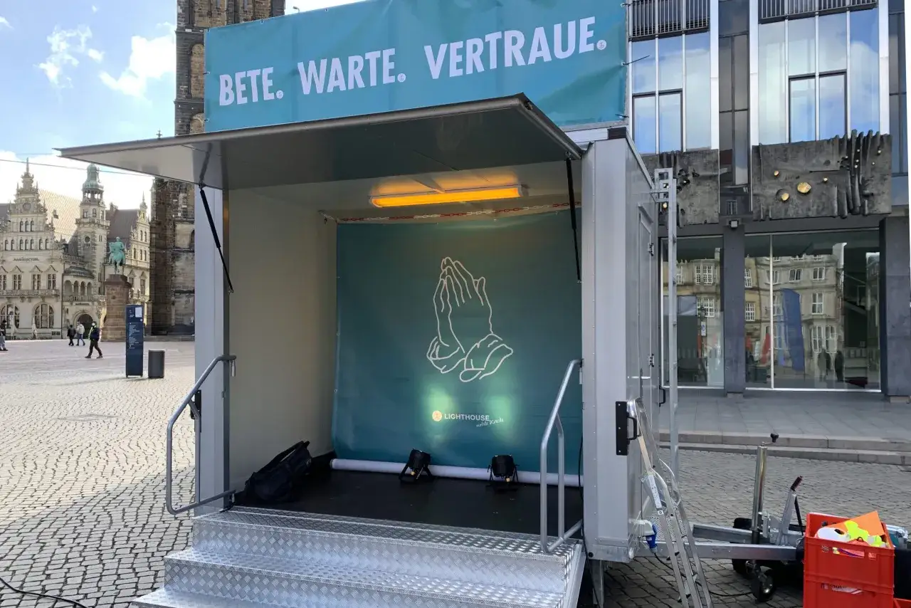 Mobile Kirche mit der Botschaft 
