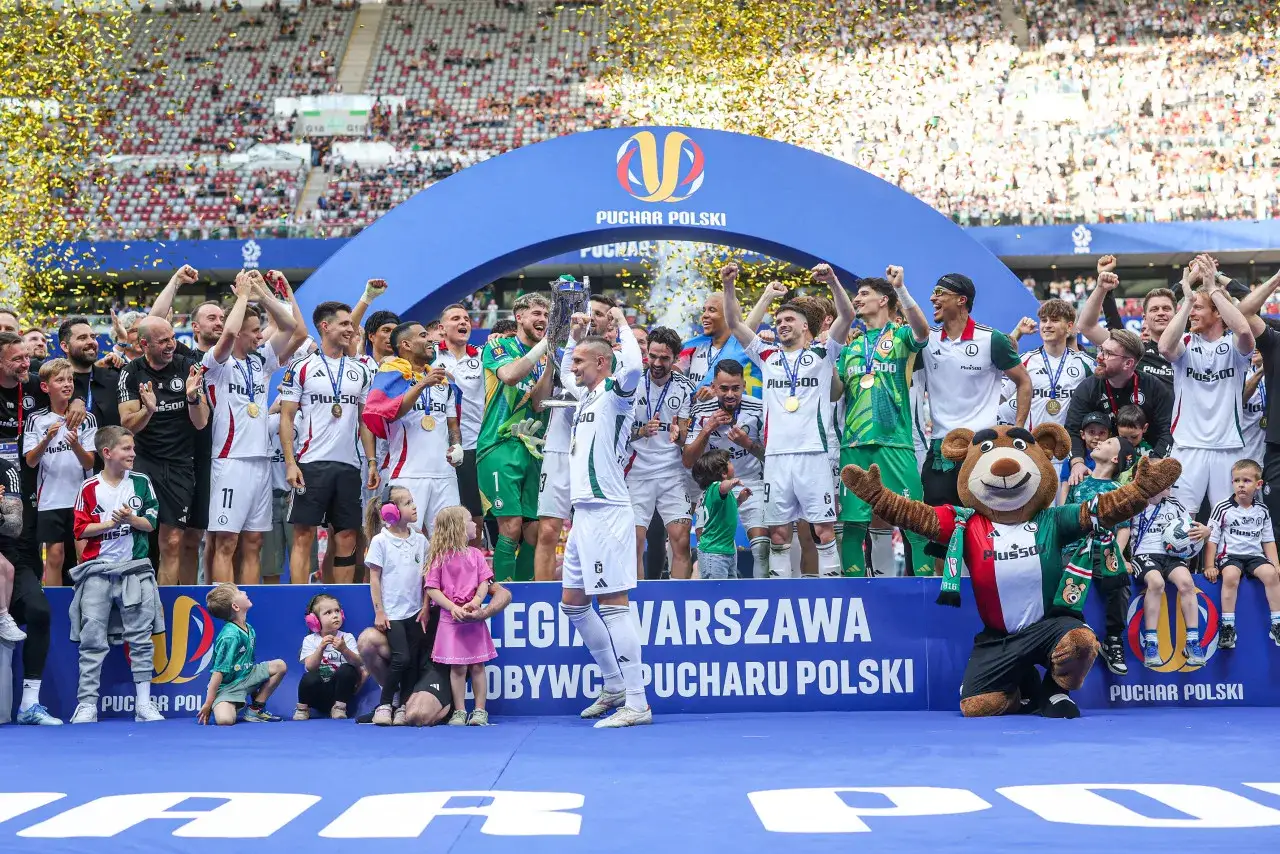 Piłkarze Legii Warszawa świętują zdobycie Pucharu Polski. Ile Legia ma mistrzostw Polski? Tego dnia radość była ogromna!
