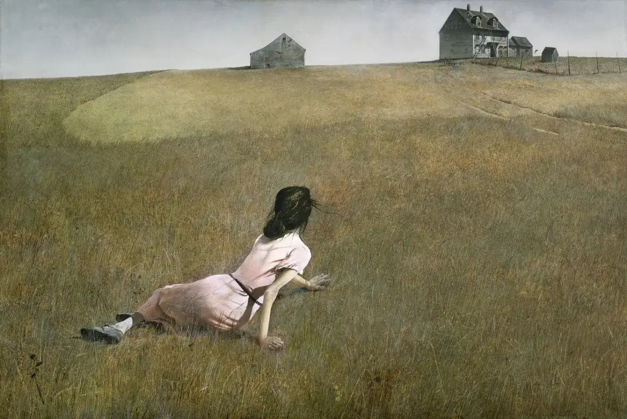 Dziewczynka w różowej sukience leży na trawie, patrząc w stronę domu na wzgórzu. Obraz w stylu Andrew Wyeth.