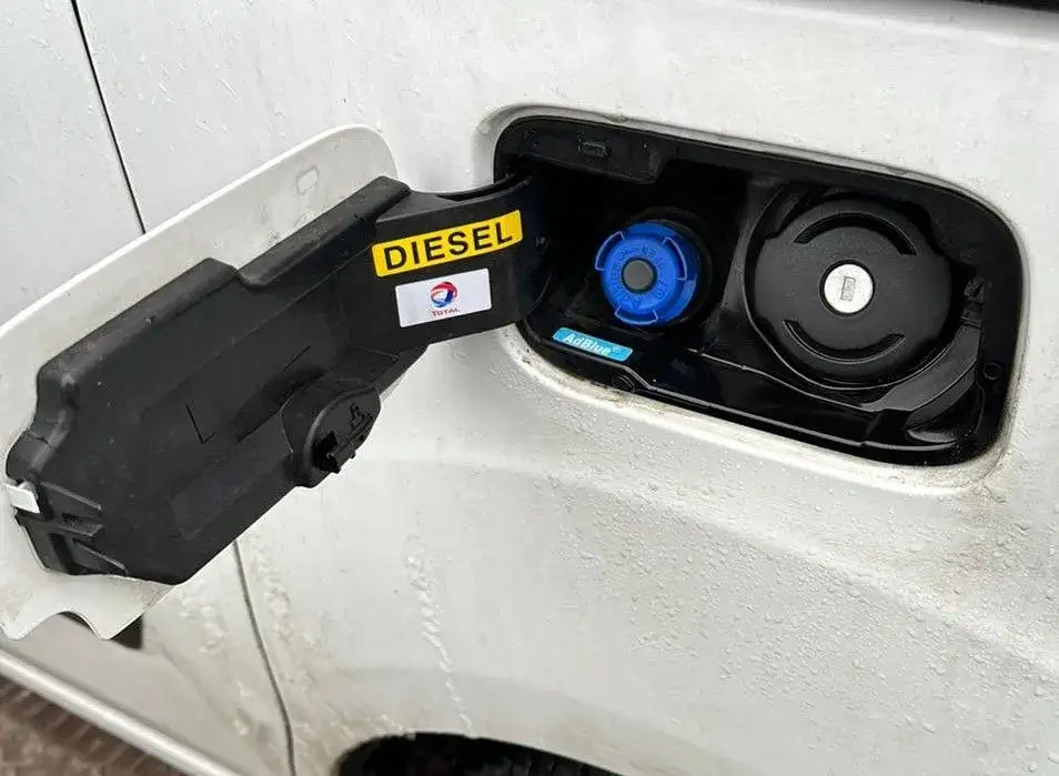 Citroen Berlingo wlew AdBlue i paliwa