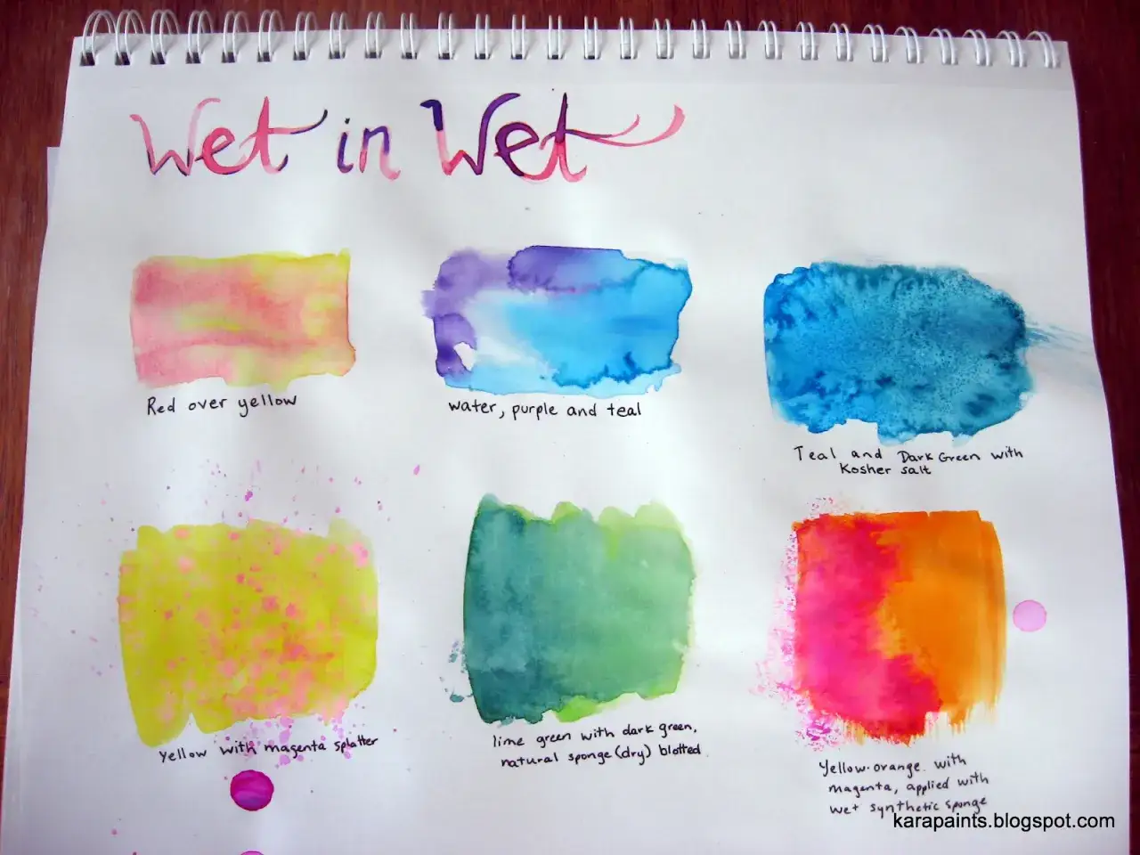 Des &eacute;chantillons de couleurs de l'aquarelle, appliqu&eacute;s en technique mouill&eacute; sur mouill&eacute;, avec des effets vari&eacute;s comme des &eacute;claboussures et des textures.