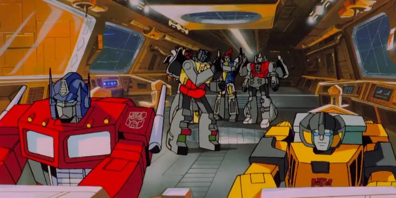 Optimus Prime i inni Autoboty w statku kosmicznym, scena jak z filmów dla dzieci z lat 90.