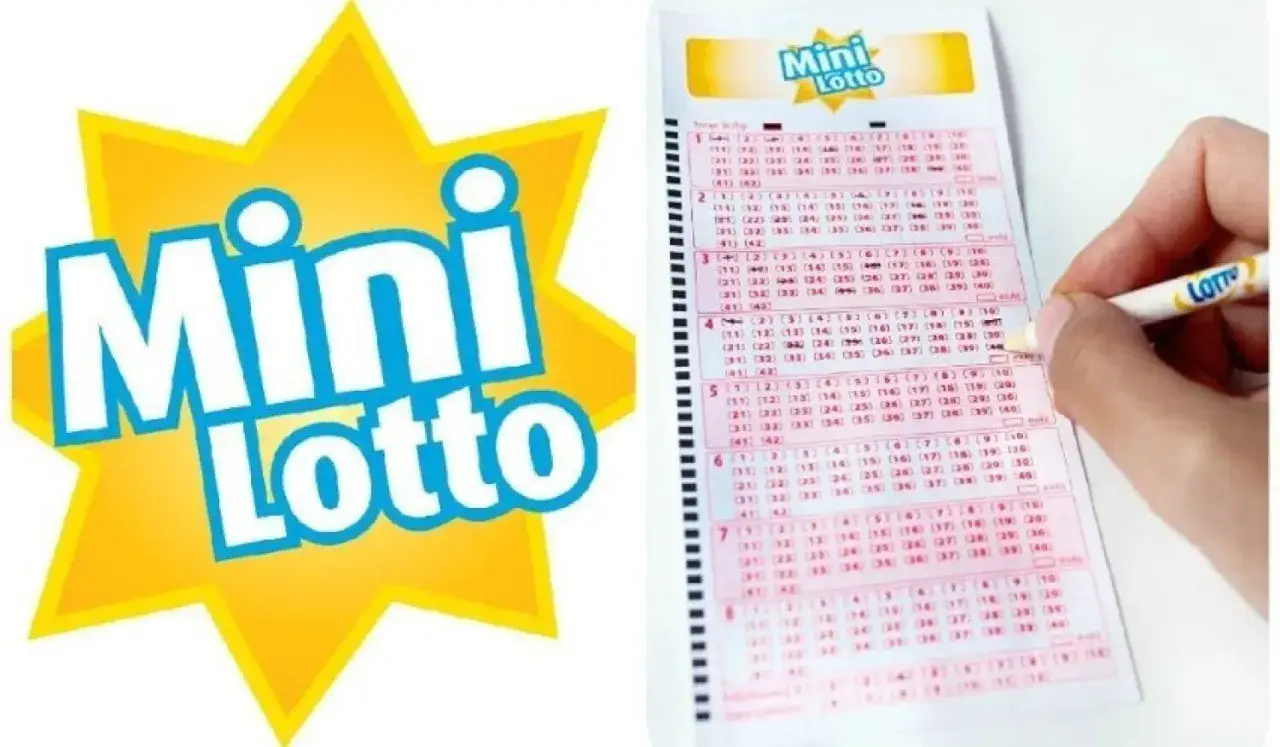 Keno wyniki wizualizacja: ręka zaznacza liczby na kuponie Mini Lotto.