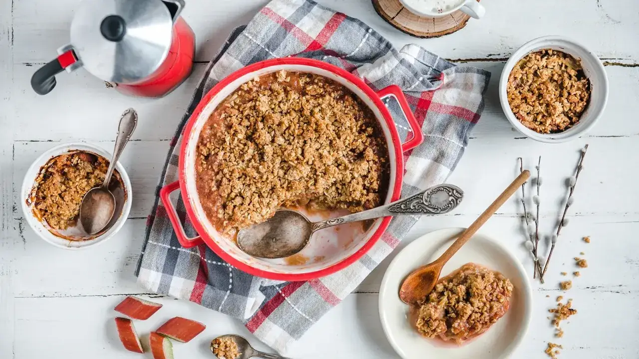 Przepis crumble z rabarbarem składniki