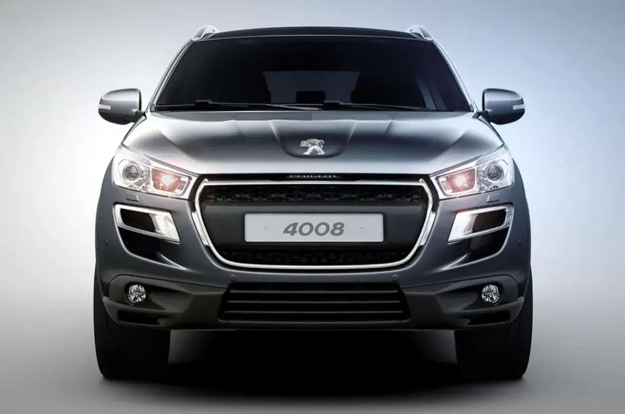 Szary Peugeot 4008 z przodu, z włączonymi światłami. Elegancki SUV gotowy na przygodę.