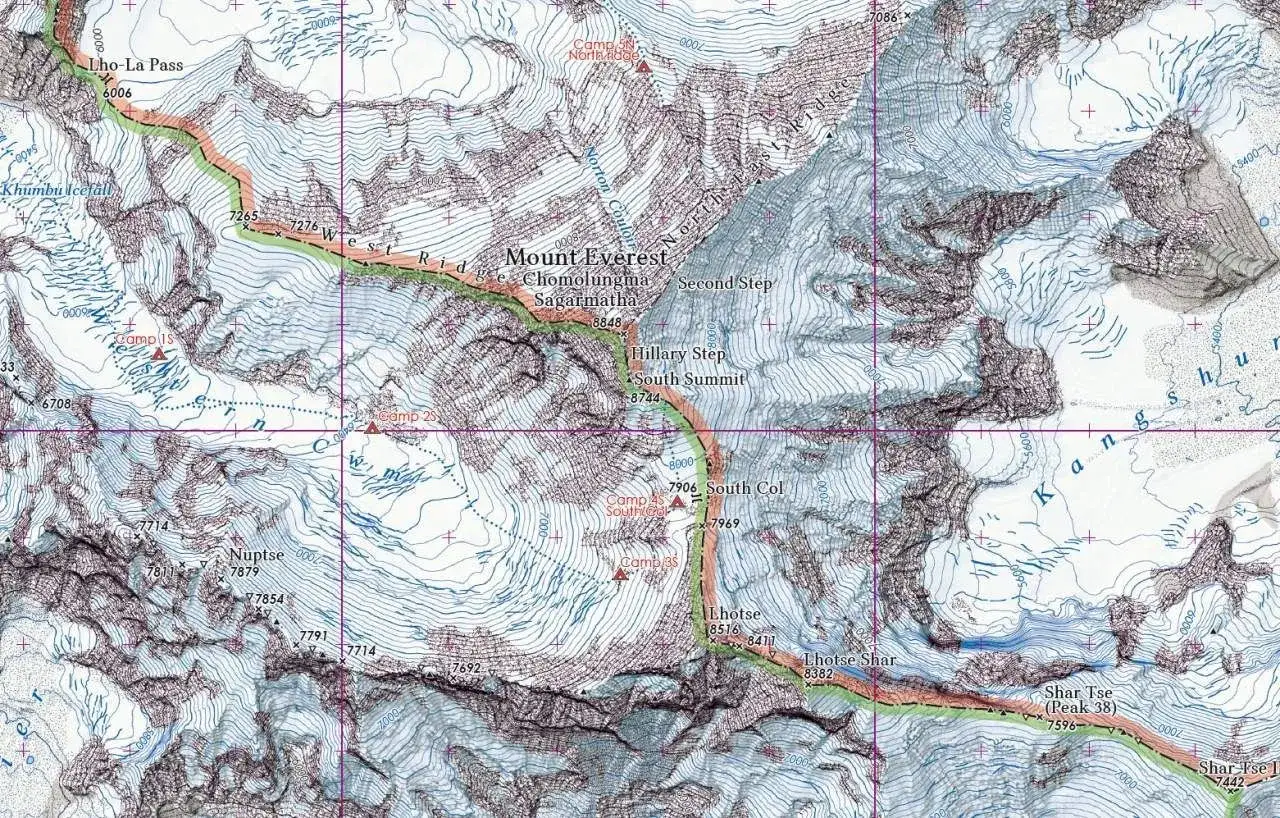 Mapa topograficzna Mount Everestu, znanego też jako Czomolungma lub Sagarmatha. Góra znajduje się na granicy Nepalu i Chin.