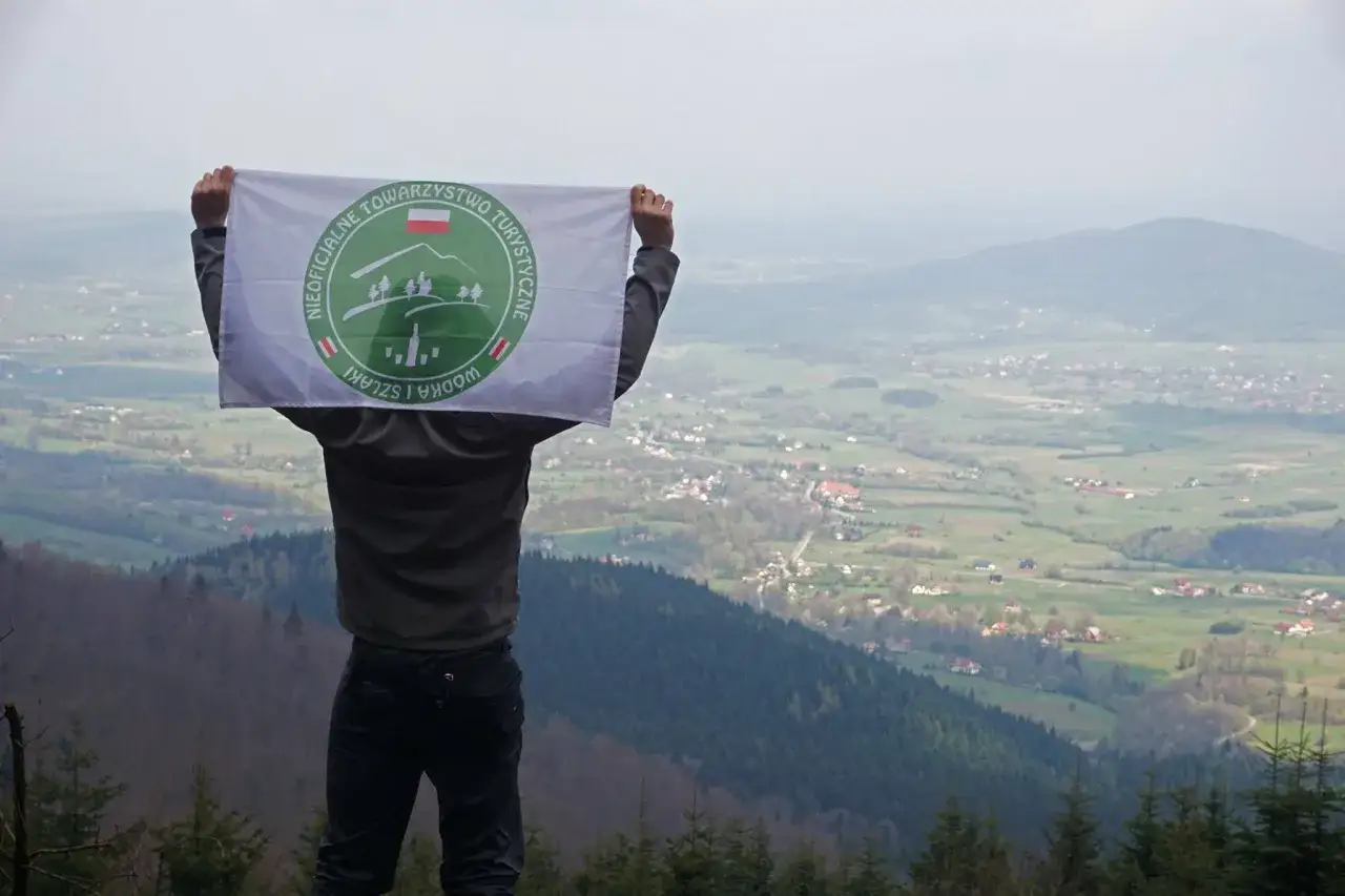 Osoba z flagą 