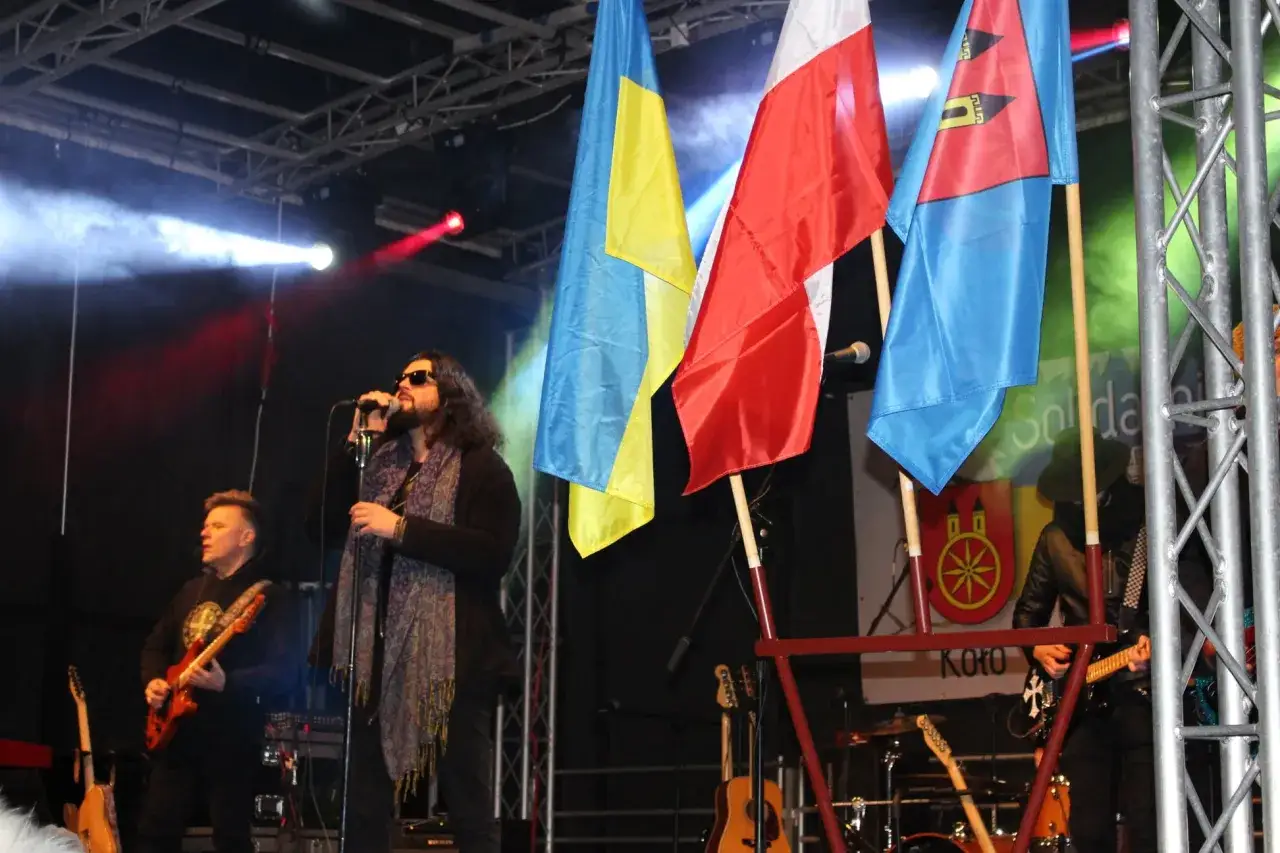 Koncert solidarności z Ukrainą. Muzycy śpiewają