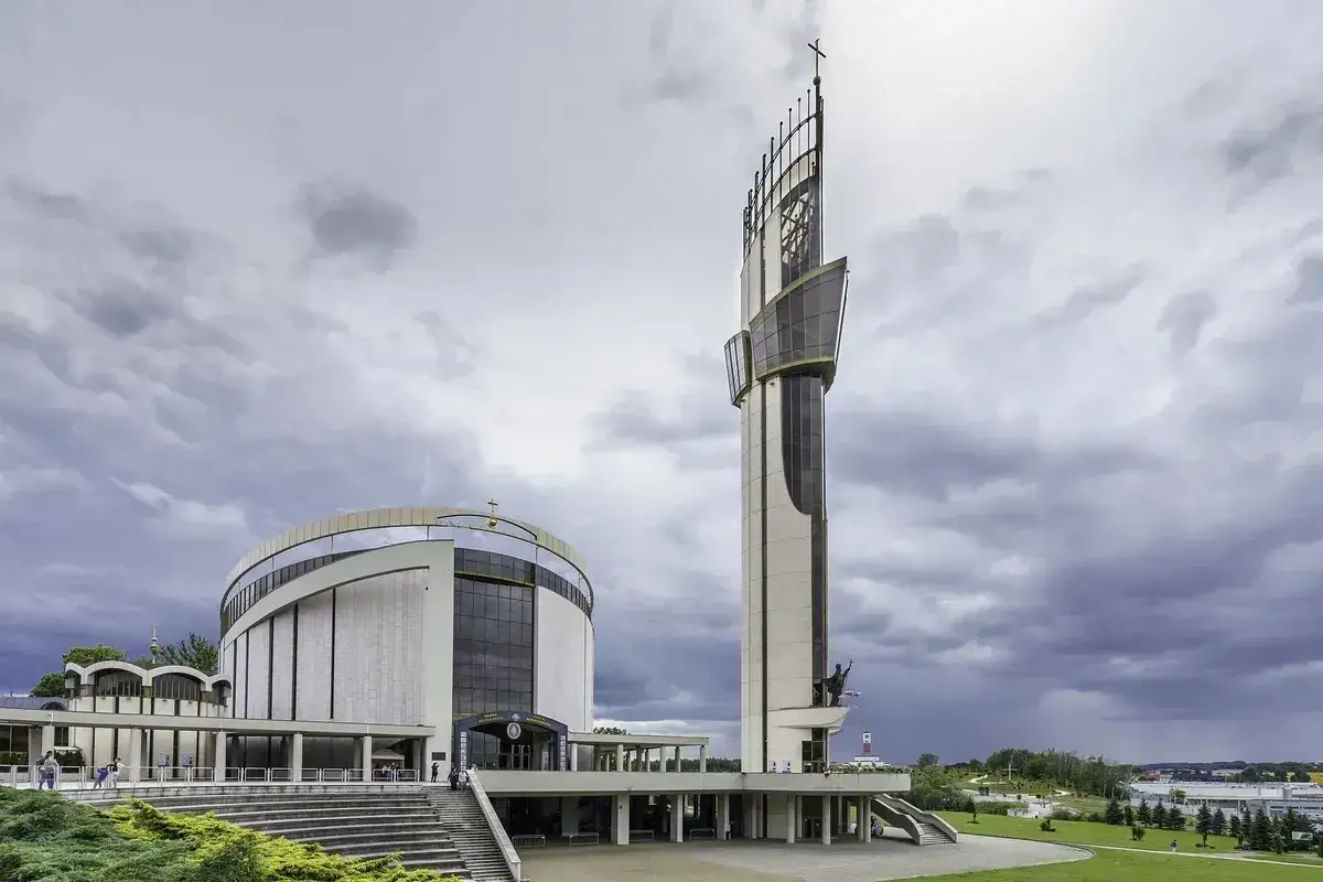 Zdjęcie Sanktuarium Bożego Miłosierdzia siostry Faustyny w Krakowie - historia i odwiedziny