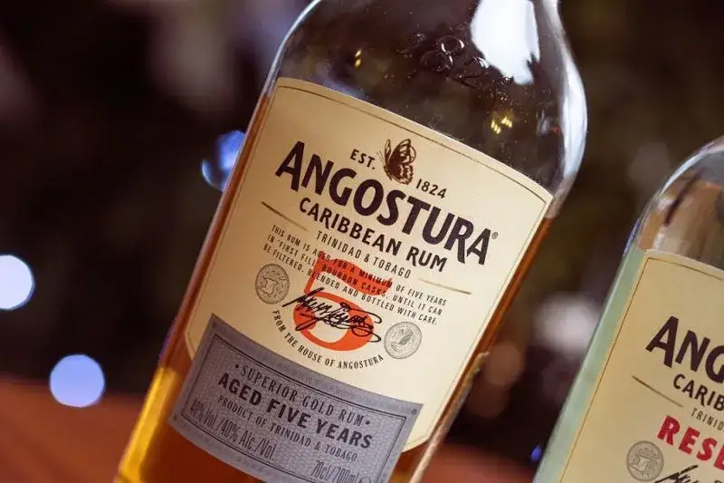 Zdjęcie Ile kalorii ma rum? Kompletna analiza kaloryczności różnych porcji