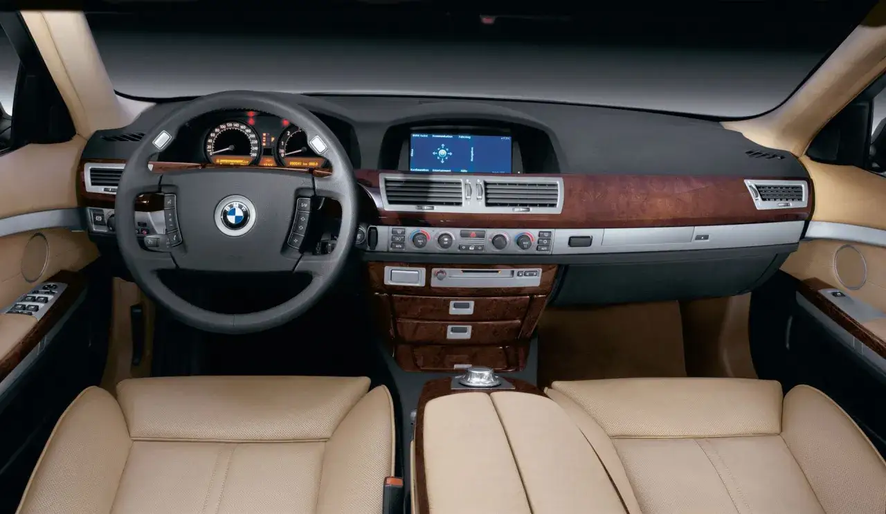 BMW E65 kontrowersyjny design wnętrze