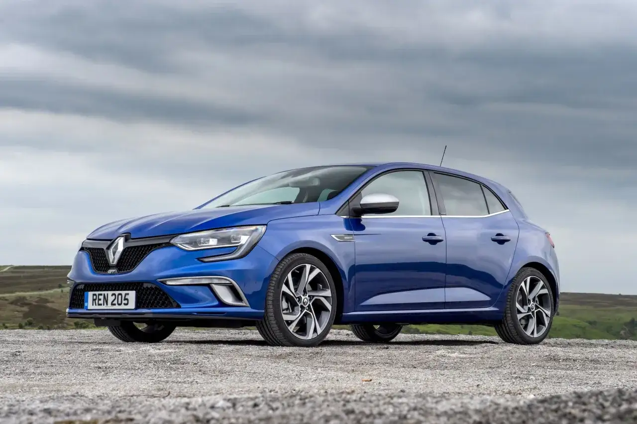Wsp&oacute;łczesny hot hatch