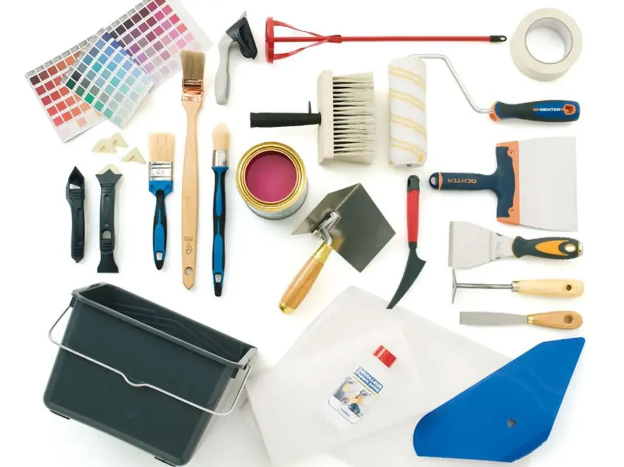 Ensemble d'outils pour papier peint : pinceaux, rouleau, truelles, spatules, seau, d&eacute;colleur, ruban adh&eacute;sif et nuancier.