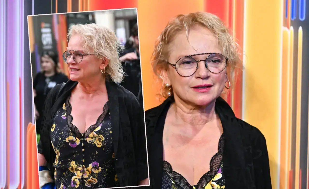 Krystyna Janda w kwiecistej sukience i okularach. Czy to właśnie ona, ikona polskiego kina, nie została zaproszona na premierę własnego filmu?