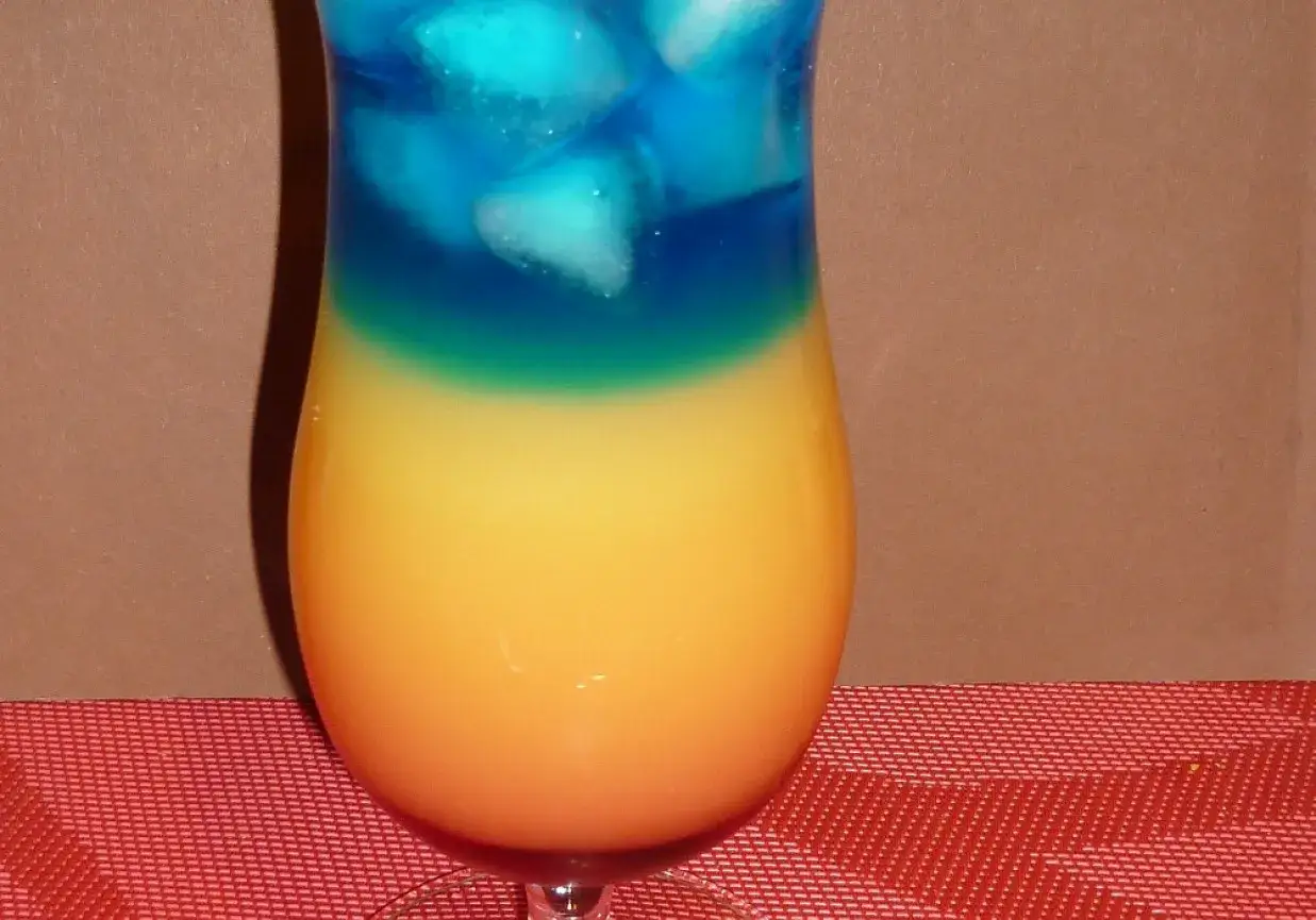 Jak zrobić warstwowy drink grenadyna blue curacao