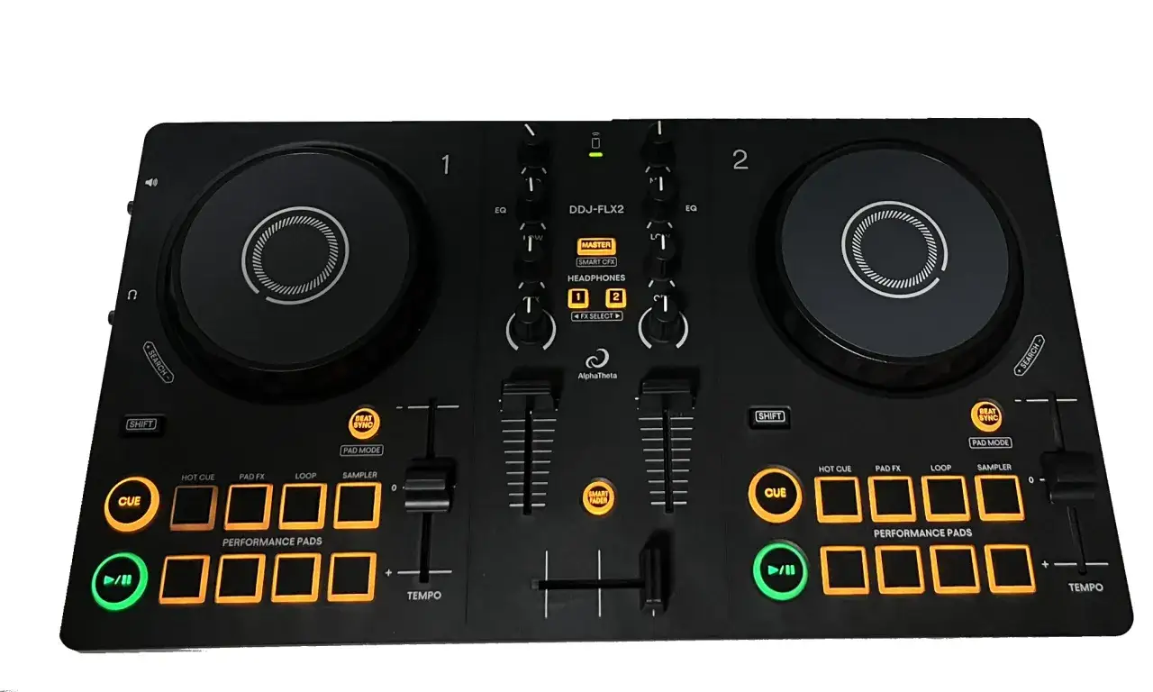 DJ-Controller DDJ-FLX2 mit zwei Jogwheels, Performance Pads und Fadern, bereit f&uuml;r Serato Lite.