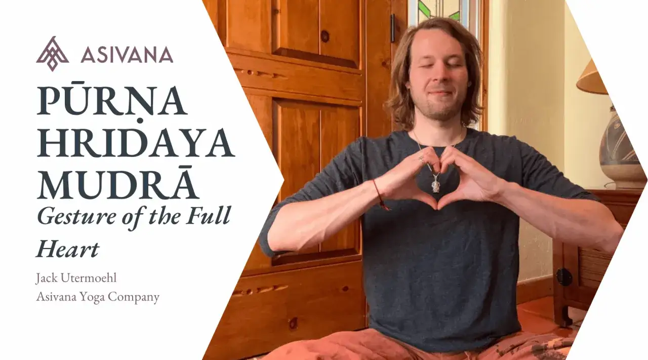 Hombre con los ojos cerrados formando el mudra del corazón con sus manos. Texto: Purna Hridaya Mudra, Gesture of the Full Heart.