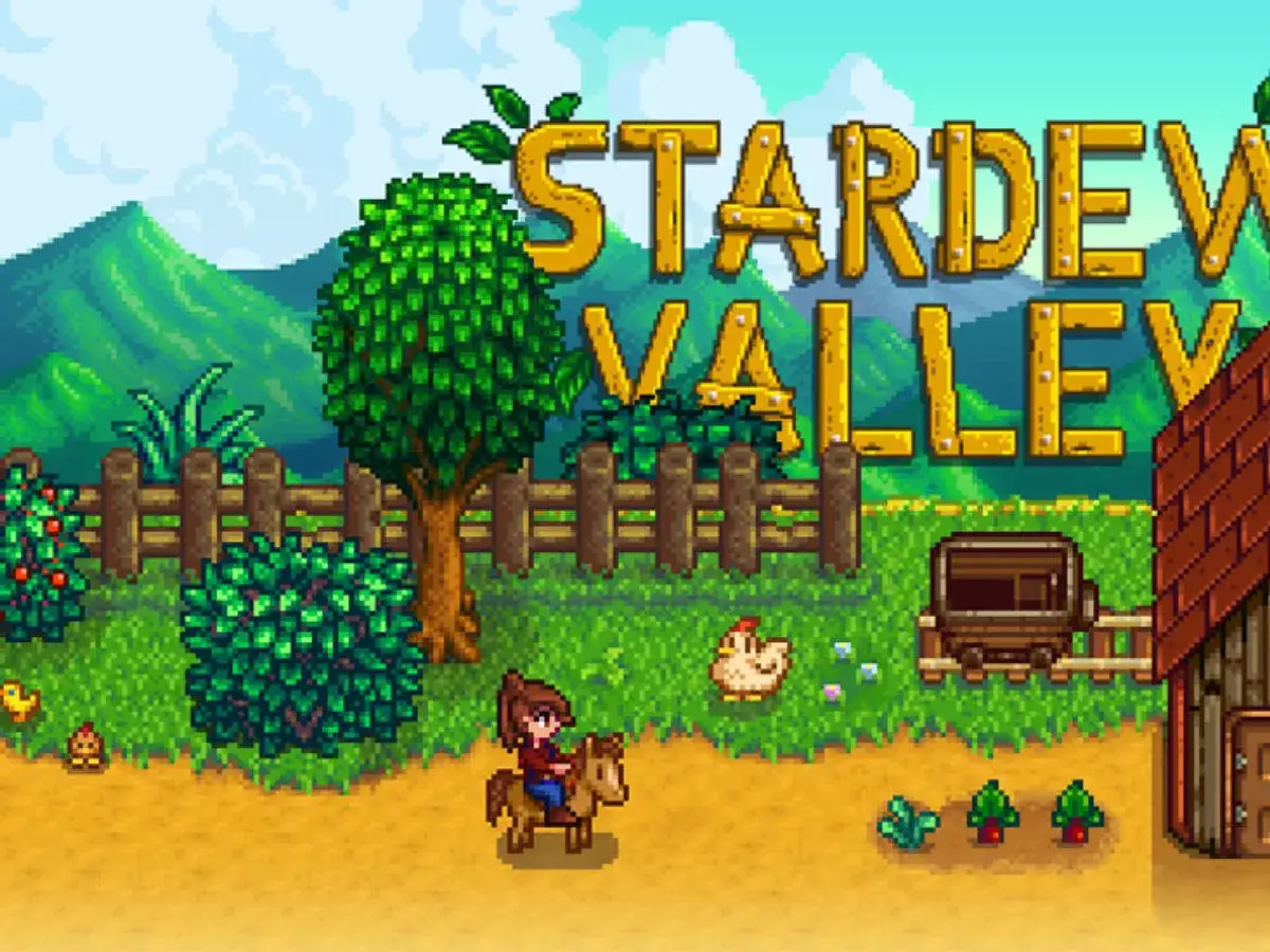 Dziewczyna na koniu w Stardew Valley po polsku, obok kurnika i drzew.