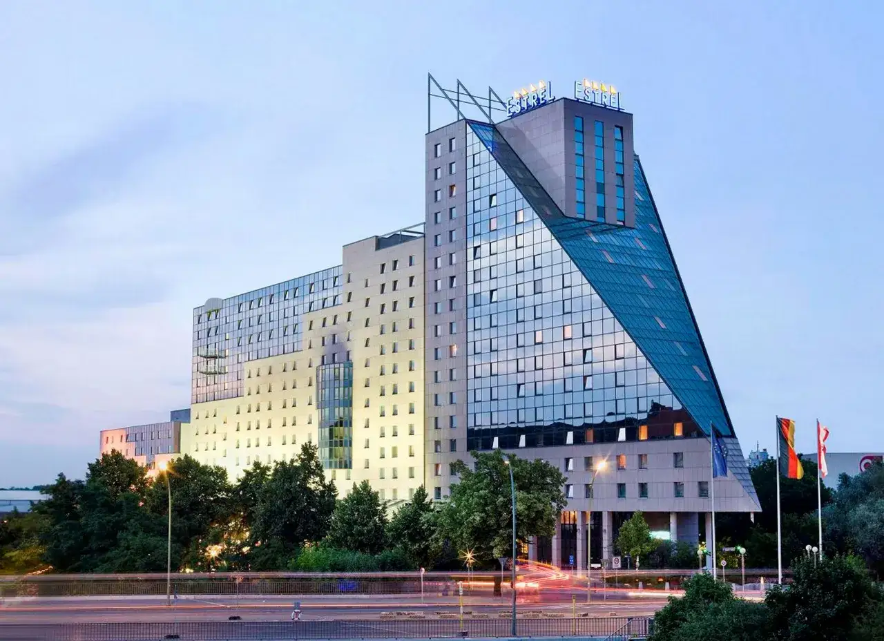 Estrel Hotel Berlin Außenansicht