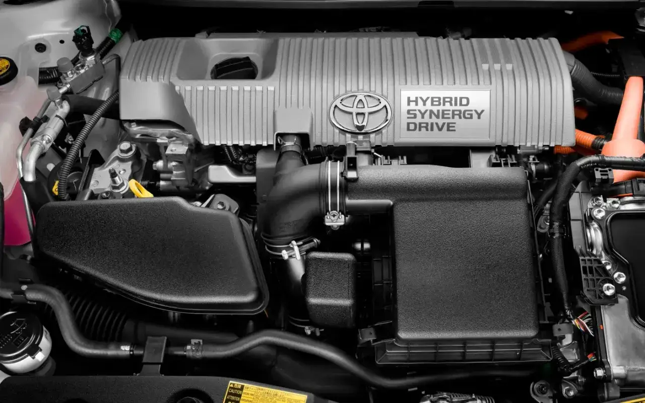 Silnik hybrydowy Toyoty Auris. Wiele osób szuka toyota auris opinie, a ten silnik to serce tego popularnego modelu.