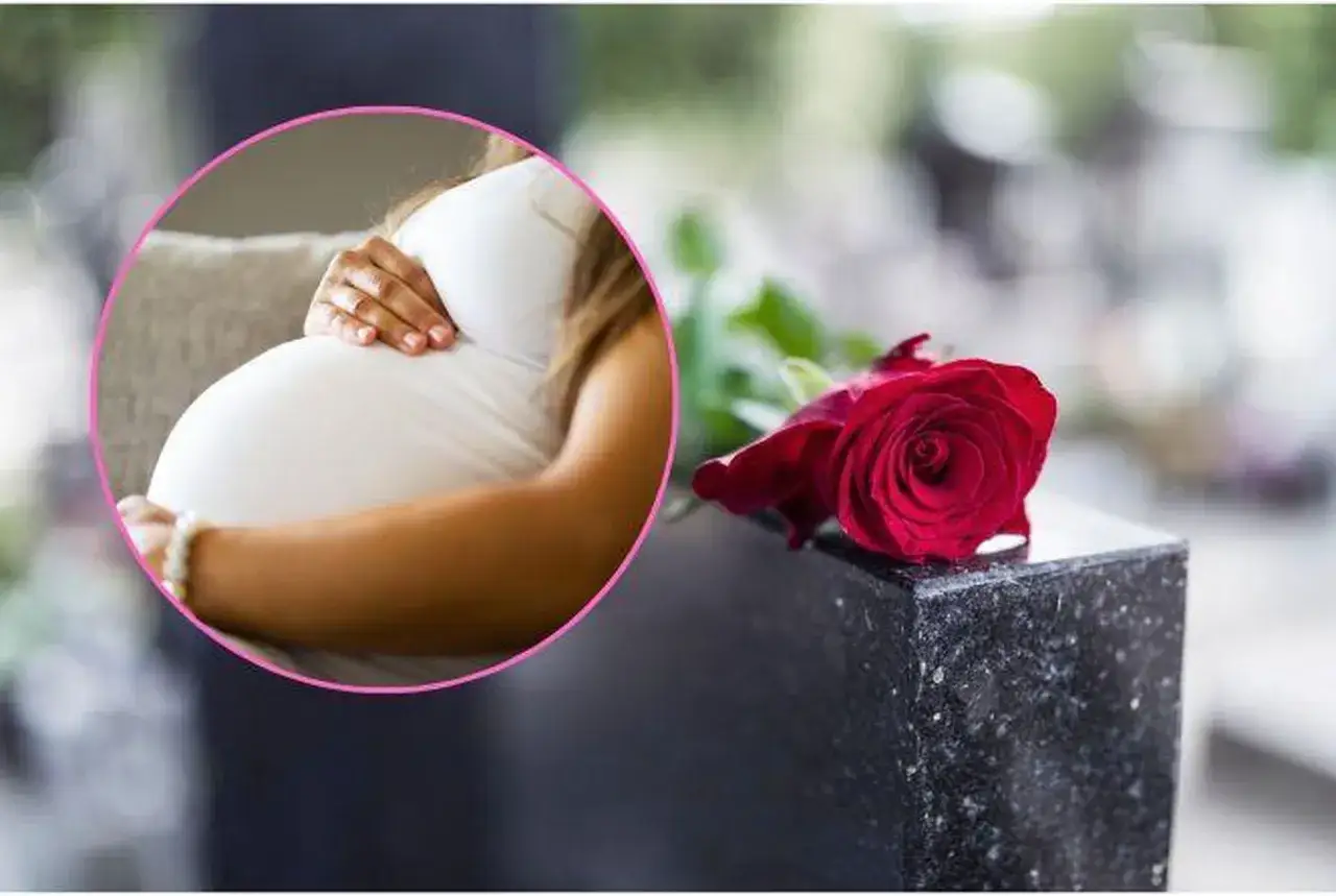 Kobieta w ciąży na pogrzebie, z dłonią na brzuchu, obok czerwonej róży na nagrobku.