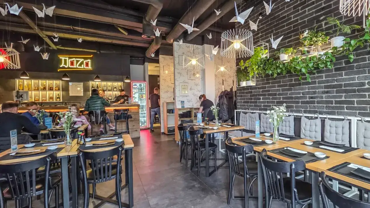 Wnętrze restauracji z neonem 