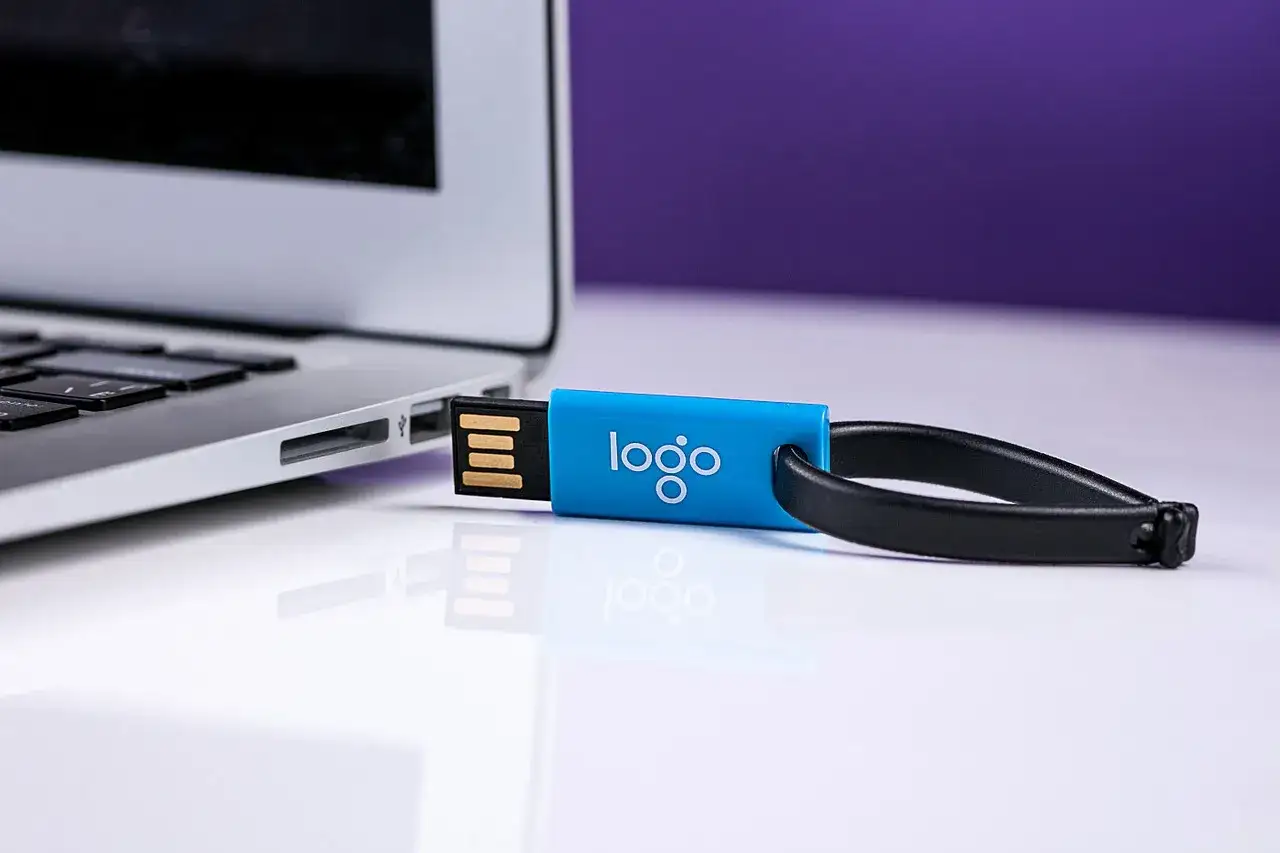 R&oacute;żne rodzaje pendrive'&oacute;w design